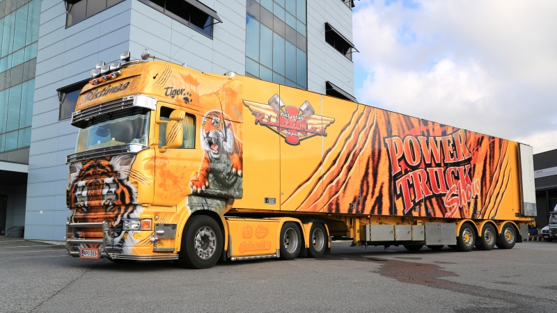 9879801-scania-r620-show-truck-tiger-at-a-warehouse